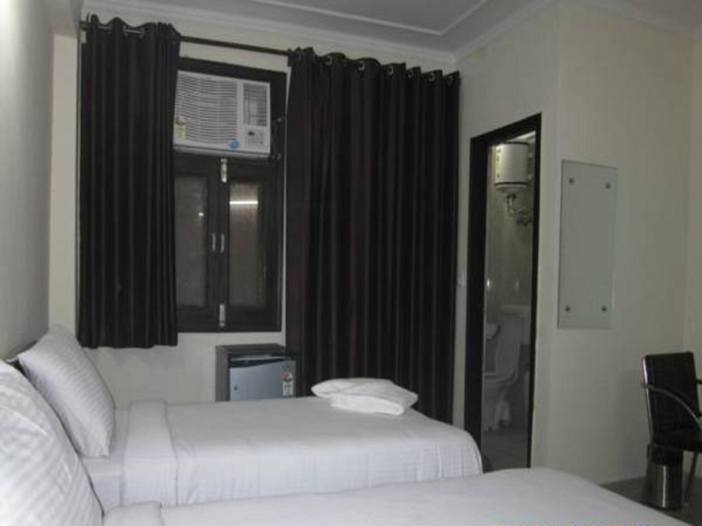 Charanpahari Hotel New Delhi Eksteriør bilde