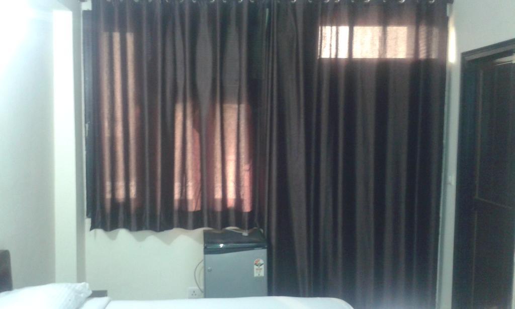 Charanpahari Hotel New Delhi Eksteriør bilde
