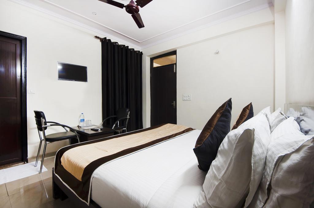 Charanpahari Hotel New Delhi Eksteriør bilde