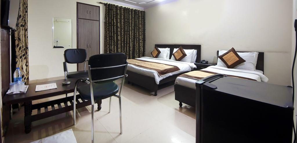 Charanpahari Hotel New Delhi Eksteriør bilde