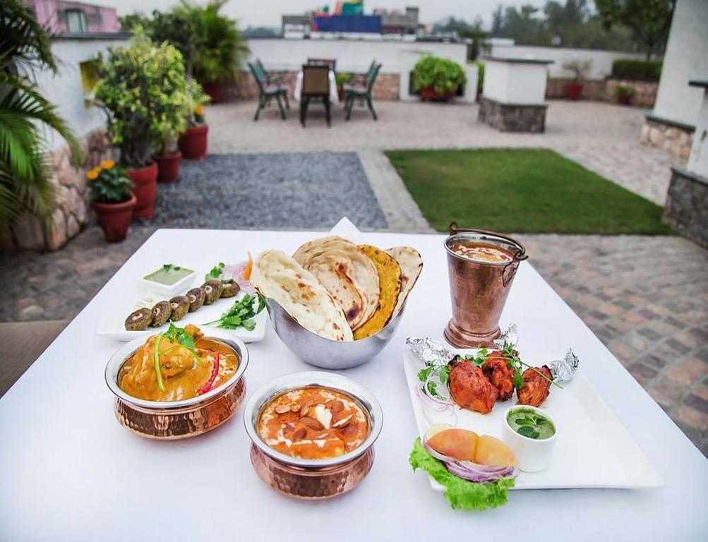 Charanpahari Hotel New Delhi Eksteriør bilde