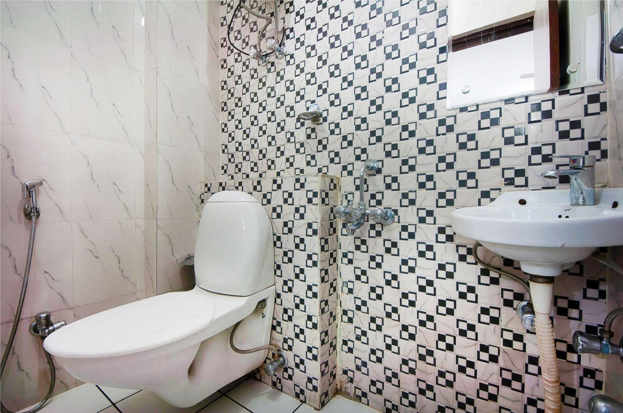Charanpahari Hotel New Delhi Eksteriør bilde