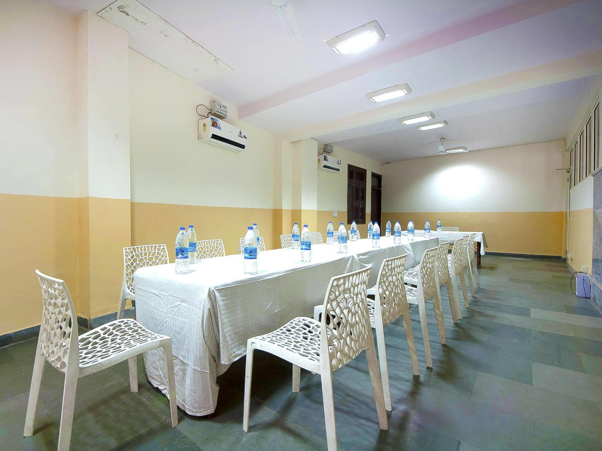Charanpahari Hotel New Delhi Eksteriør bilde