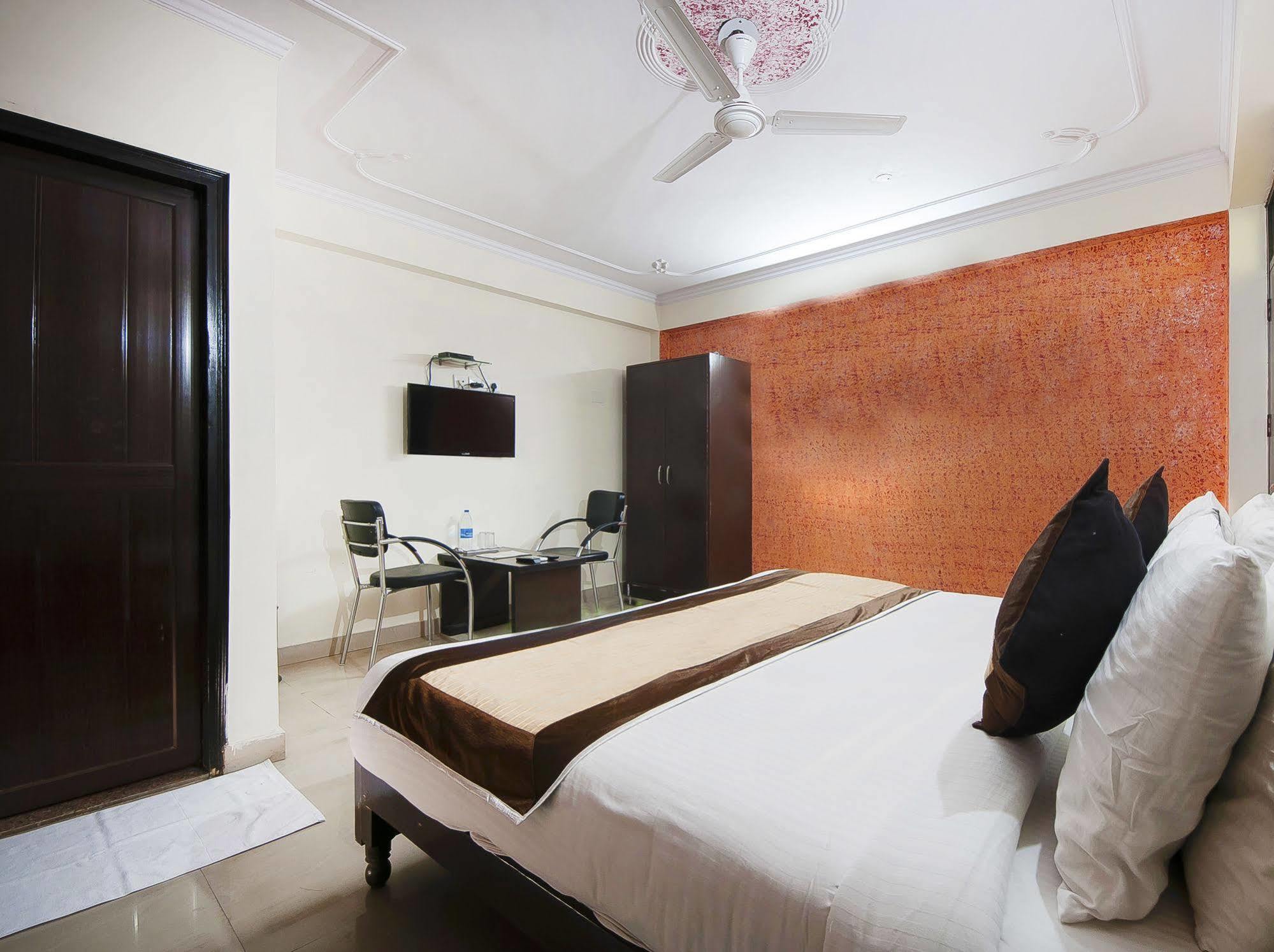 Charanpahari Hotel New Delhi Eksteriør bilde