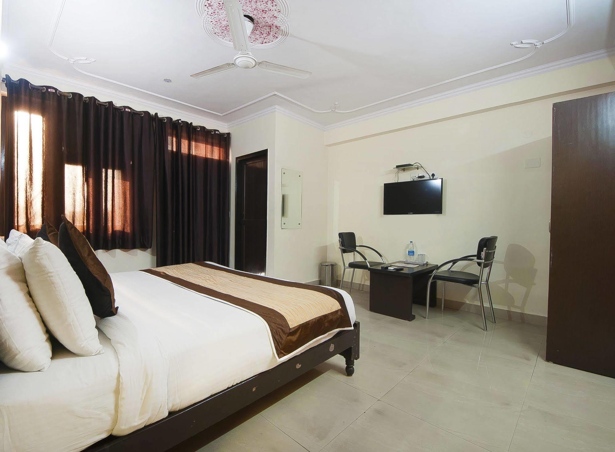 Charanpahari Hotel New Delhi Eksteriør bilde