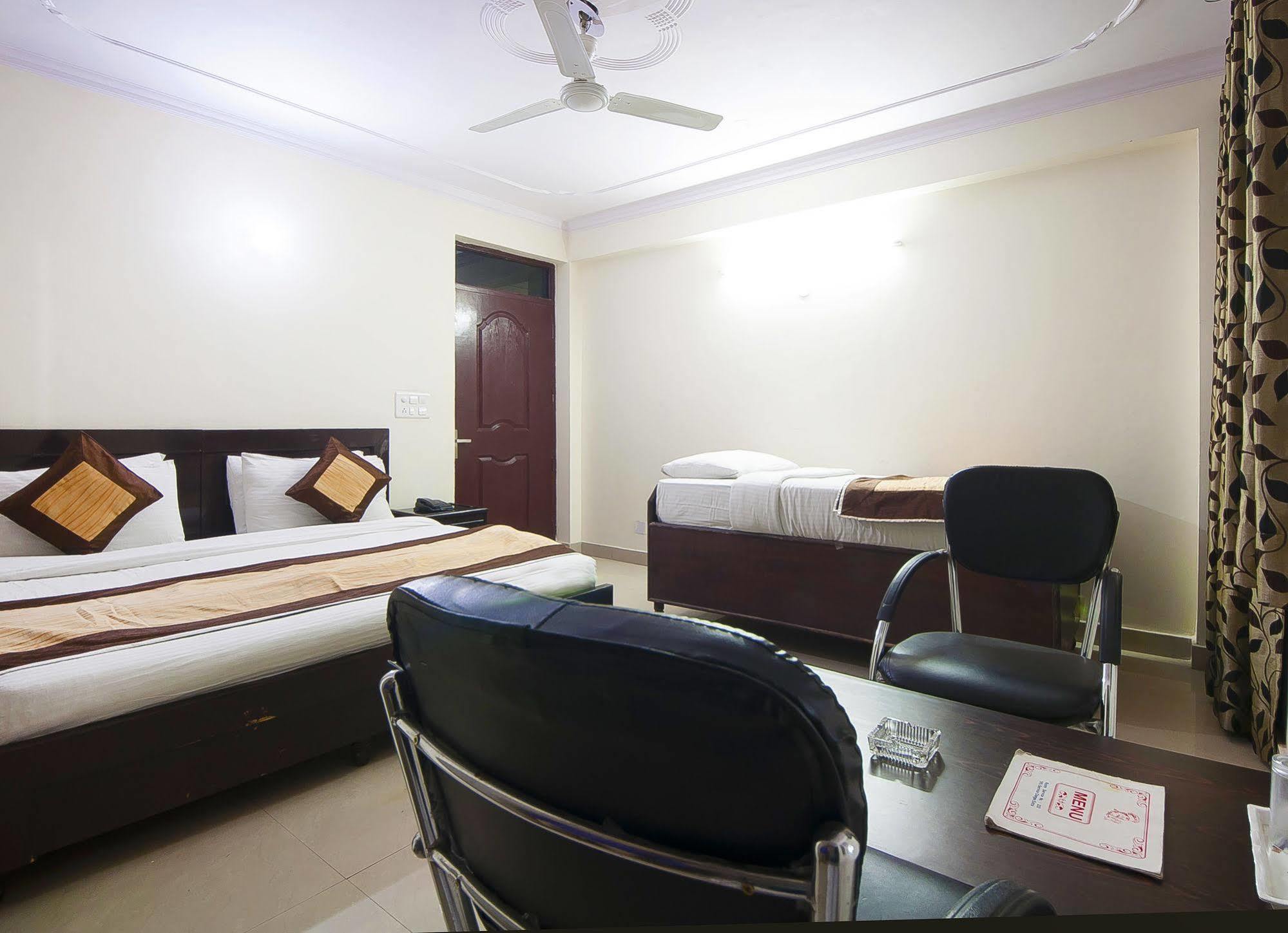 Charanpahari Hotel New Delhi Eksteriør bilde