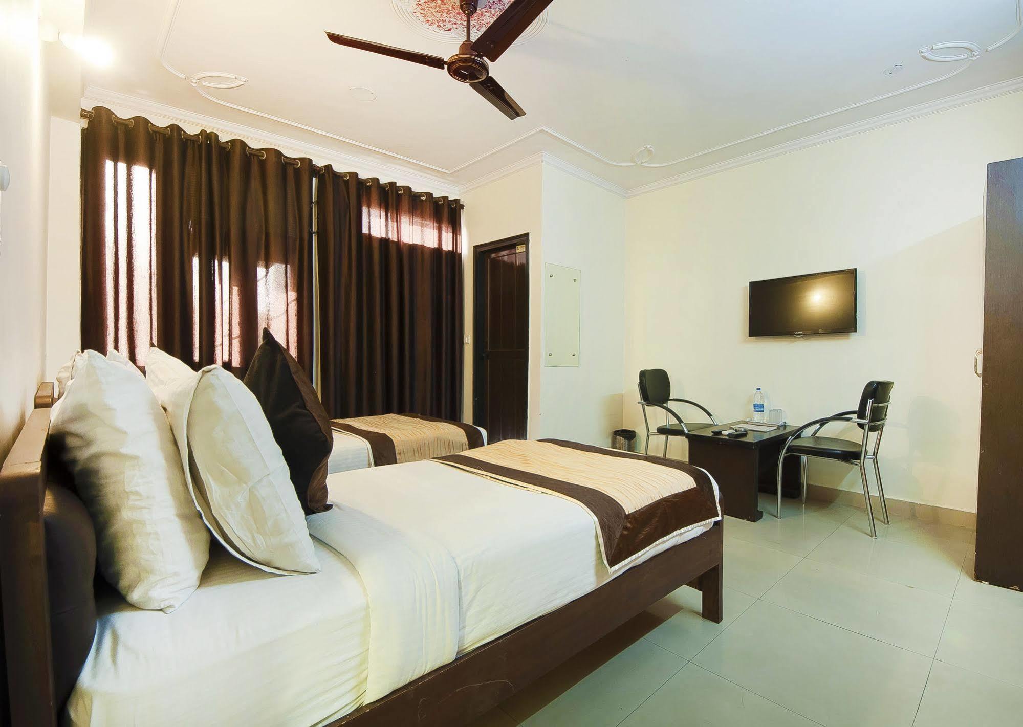 Charanpahari Hotel New Delhi Eksteriør bilde