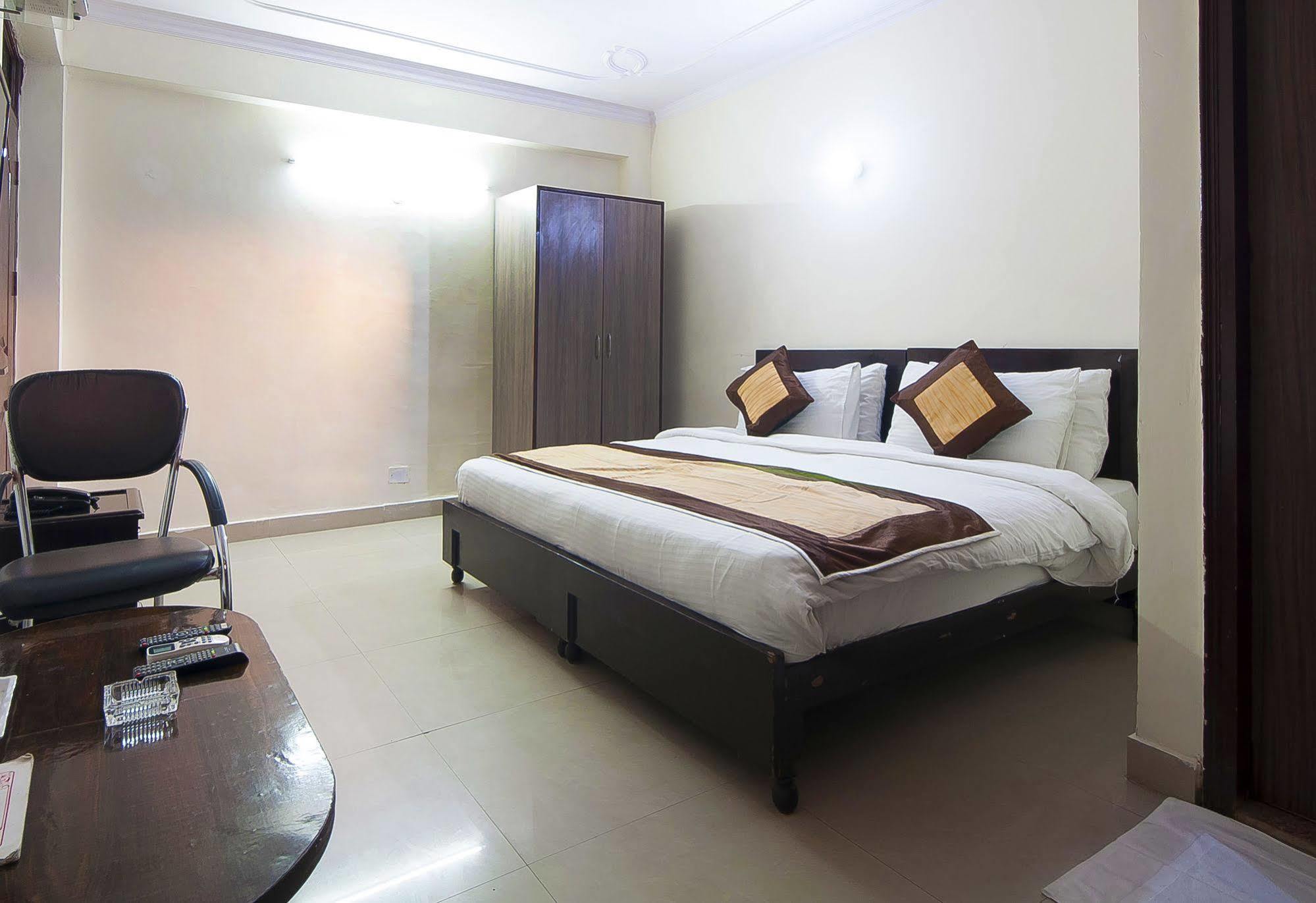 Charanpahari Hotel New Delhi Eksteriør bilde