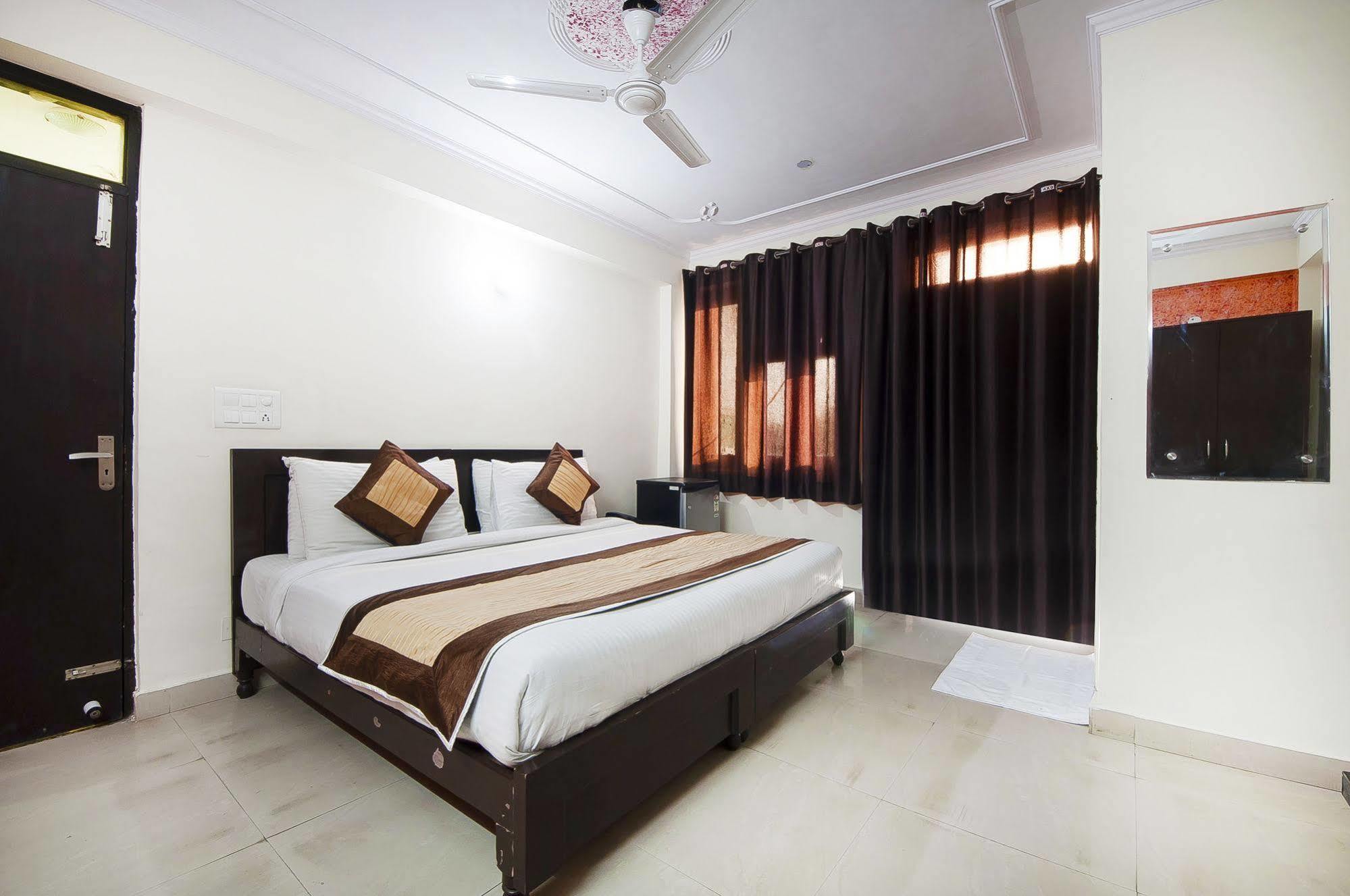 Charanpahari Hotel New Delhi Eksteriør bilde