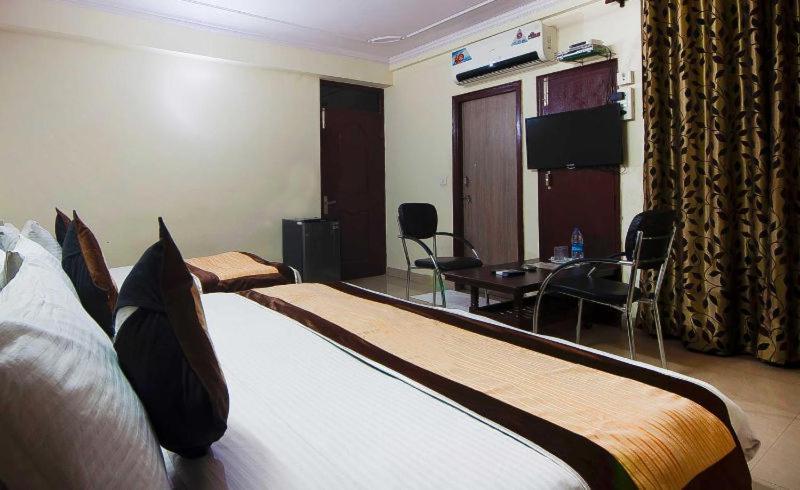 Charanpahari Hotel New Delhi Eksteriør bilde