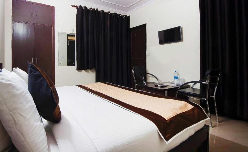 Charanpahari Hotel New Delhi Eksteriør bilde